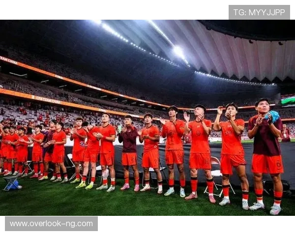 中国足球队新阵容亮相 热身赛对阵强敌期待突破表现